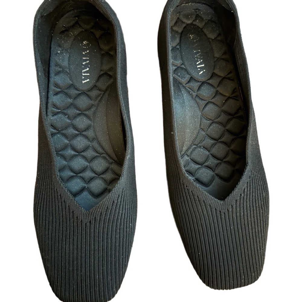 Square-Toe V-Cut Flats (Margot 2.0) Black Sz 40
EUC